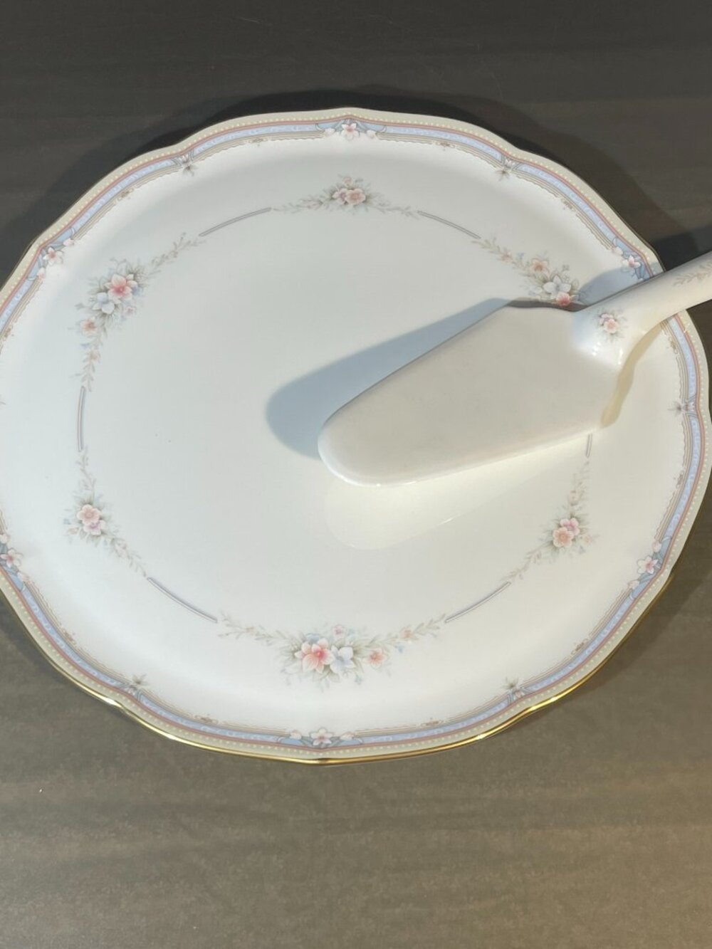 Mikasa Romantic Garden Cake Plate and Serving Knife (2237)